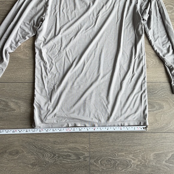 Uniqlo HeatTech Light Gray Long Sleeve Shirt - Picture 4 of 5